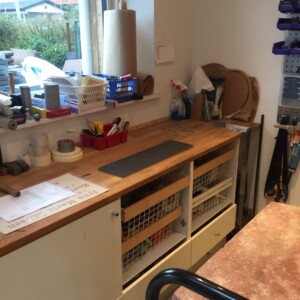 Et billede fra en af vores fire årlige hovedrengøringer på værkstedet.